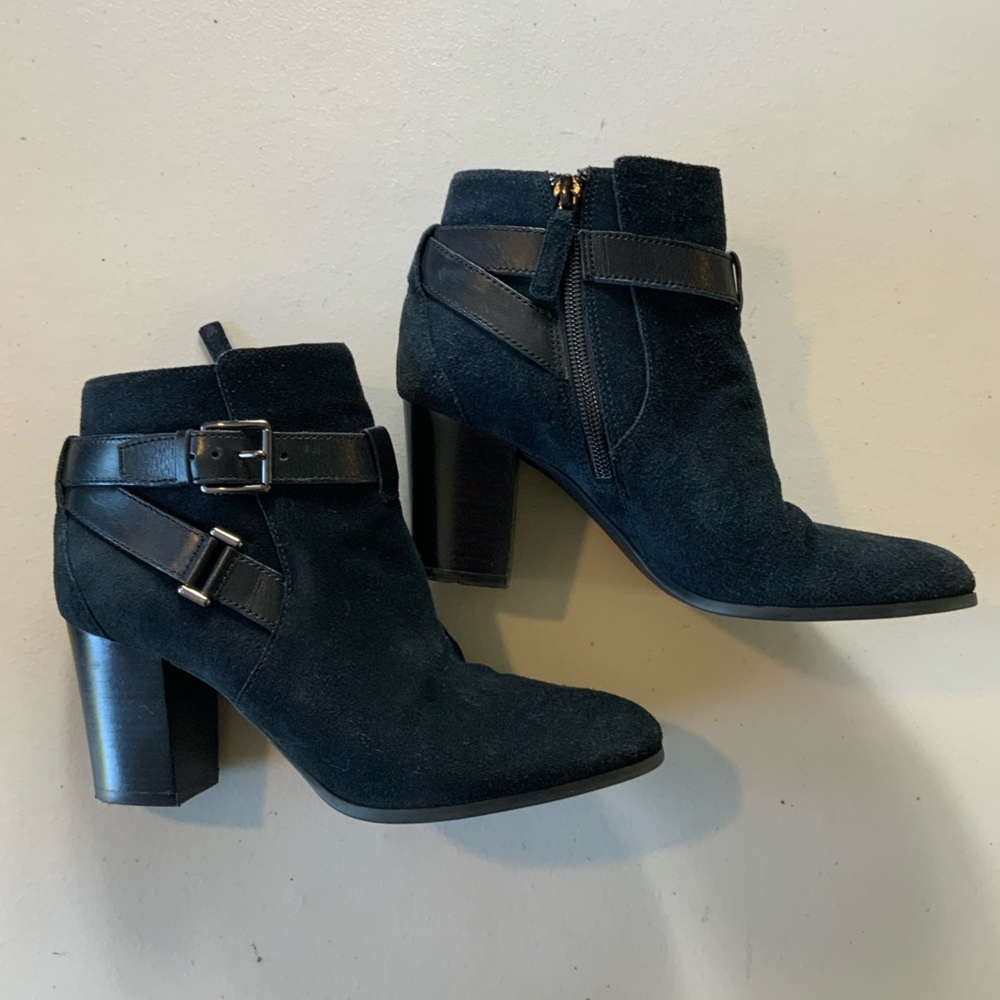 Cole Haan Niles Bootie II Women’s Black booties, suede leather, block heel Sz 6M